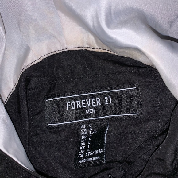 Forever 21 Men’s windbreaker - Picture 3 of 3